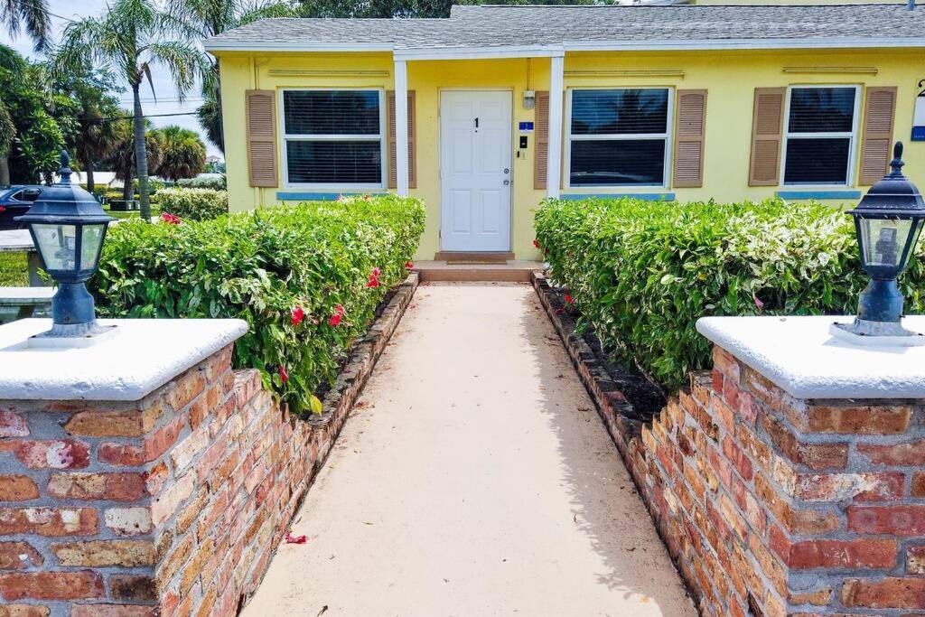 The Beach House At Seascape Steps From The Beach, Marina And Shops! West Palm Beach Exterior photo