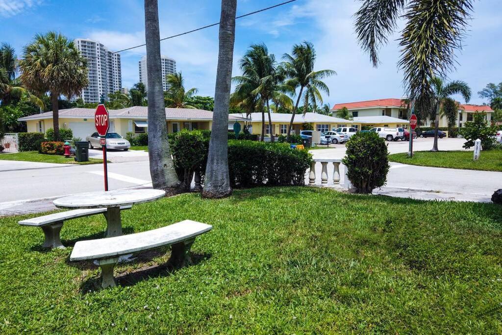 The Beach House At Seascape Steps From The Beach, Marina And Shops! Villa West Palm Beach Exterior photo